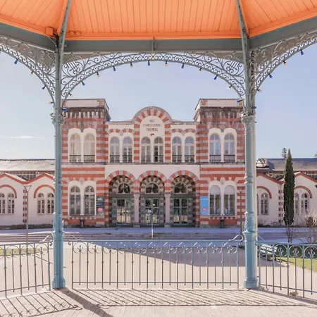 Magnifique 2 Pieces Lumineux Avec Ascenseur Face Au Jardin Public Et Thermes Au Coeur De La
